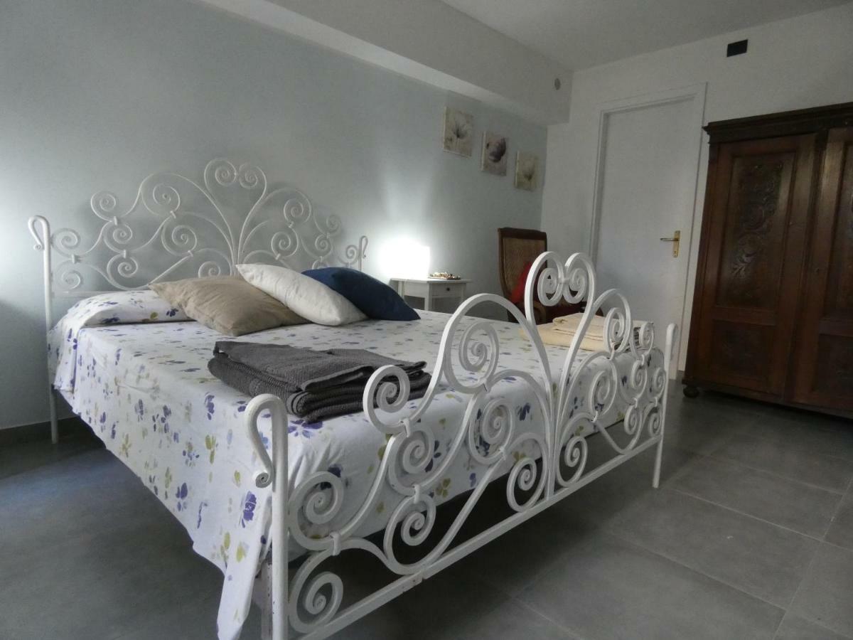 レッチェA Casa Di Marleyアパートメント エクステリア 写真